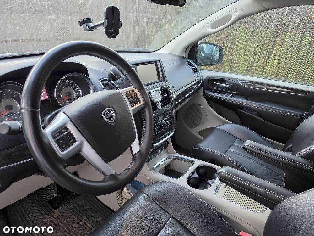 Lancia Voyager 2.8CRD Gold - 6