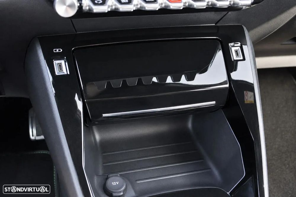 Peugeot e-2008 50 kWh GT - 17