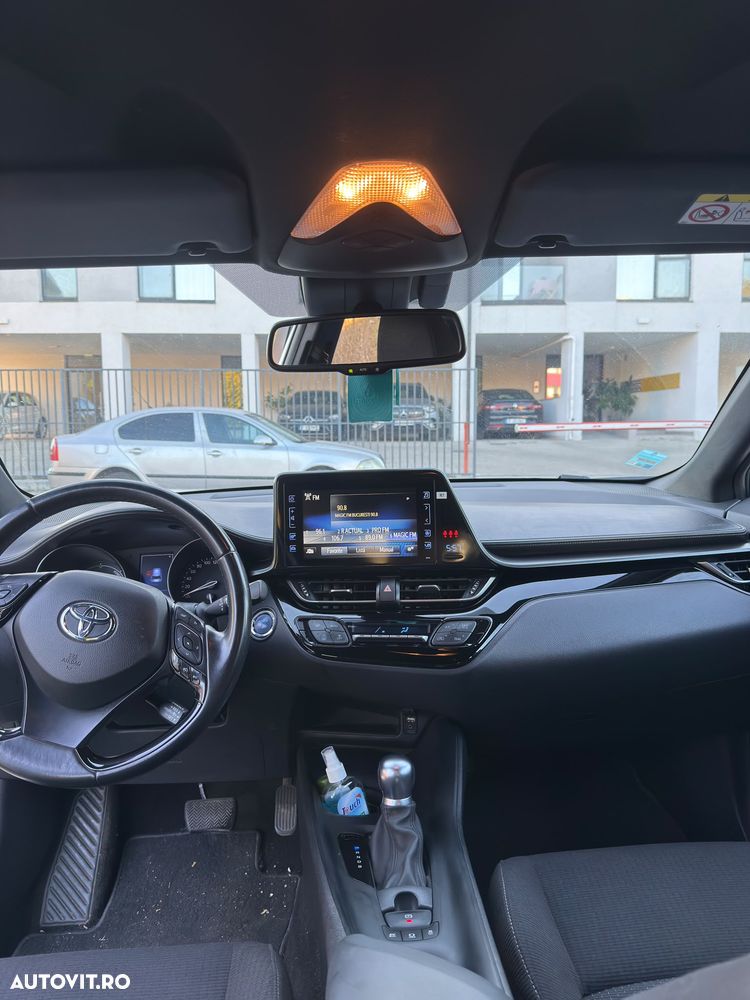Toyota C-Hr 2019 photo 2