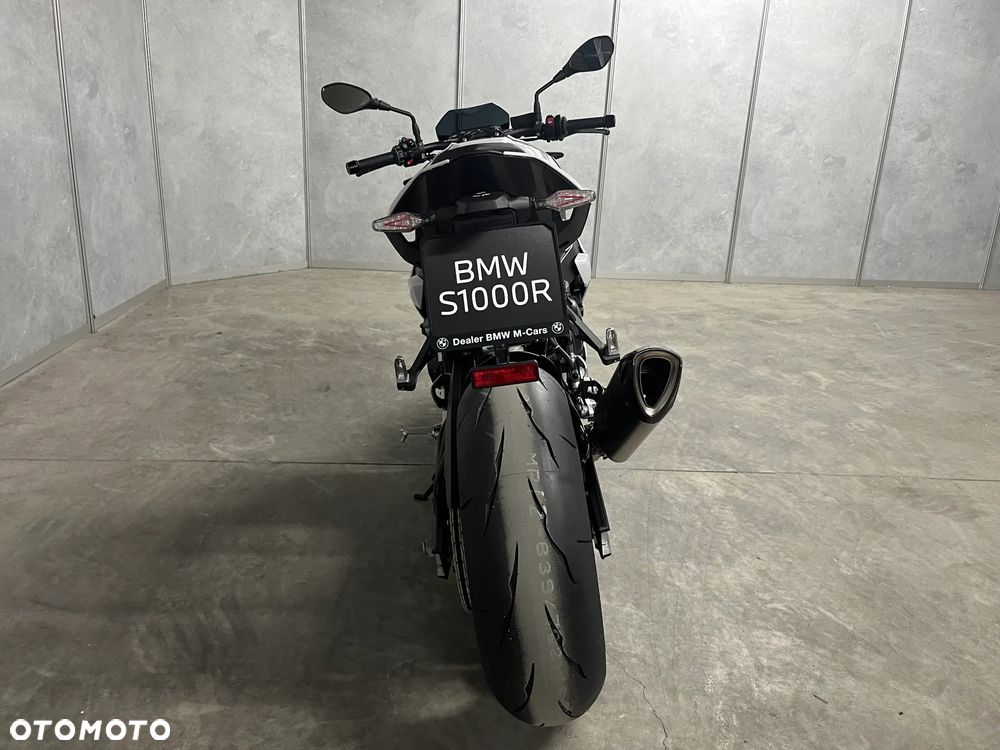 BMW S - 8