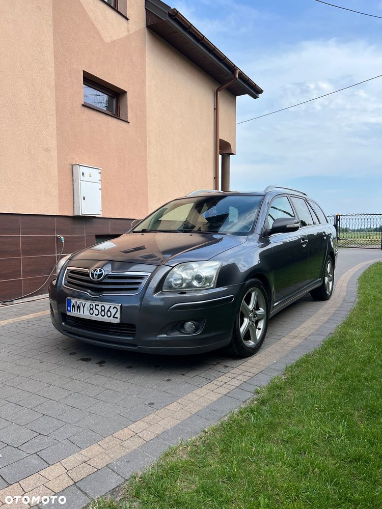 Toyota Avensis 2.2 D-4D Platinium - 1