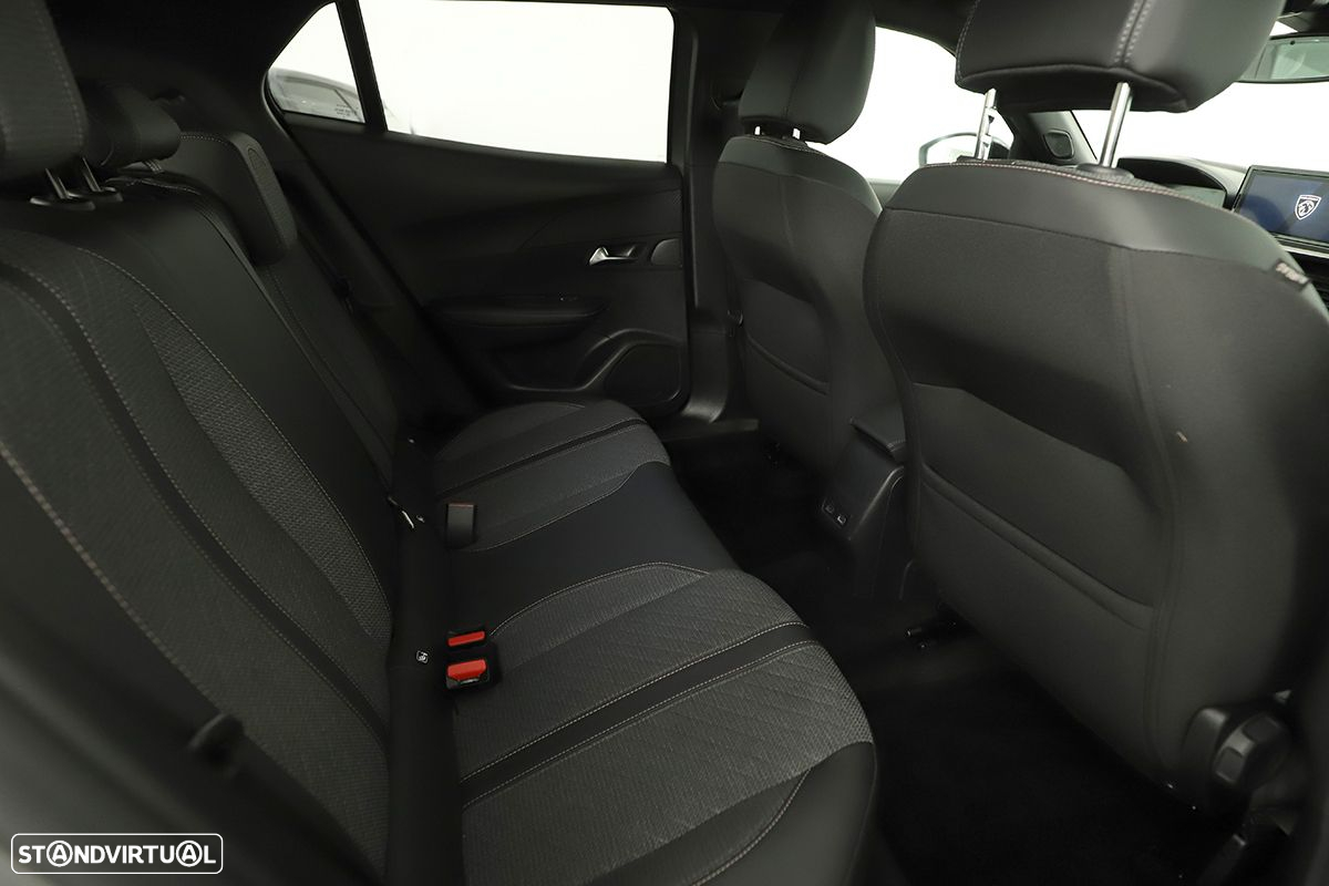Peugeot 2008 1.2 PureTech Allure - 22