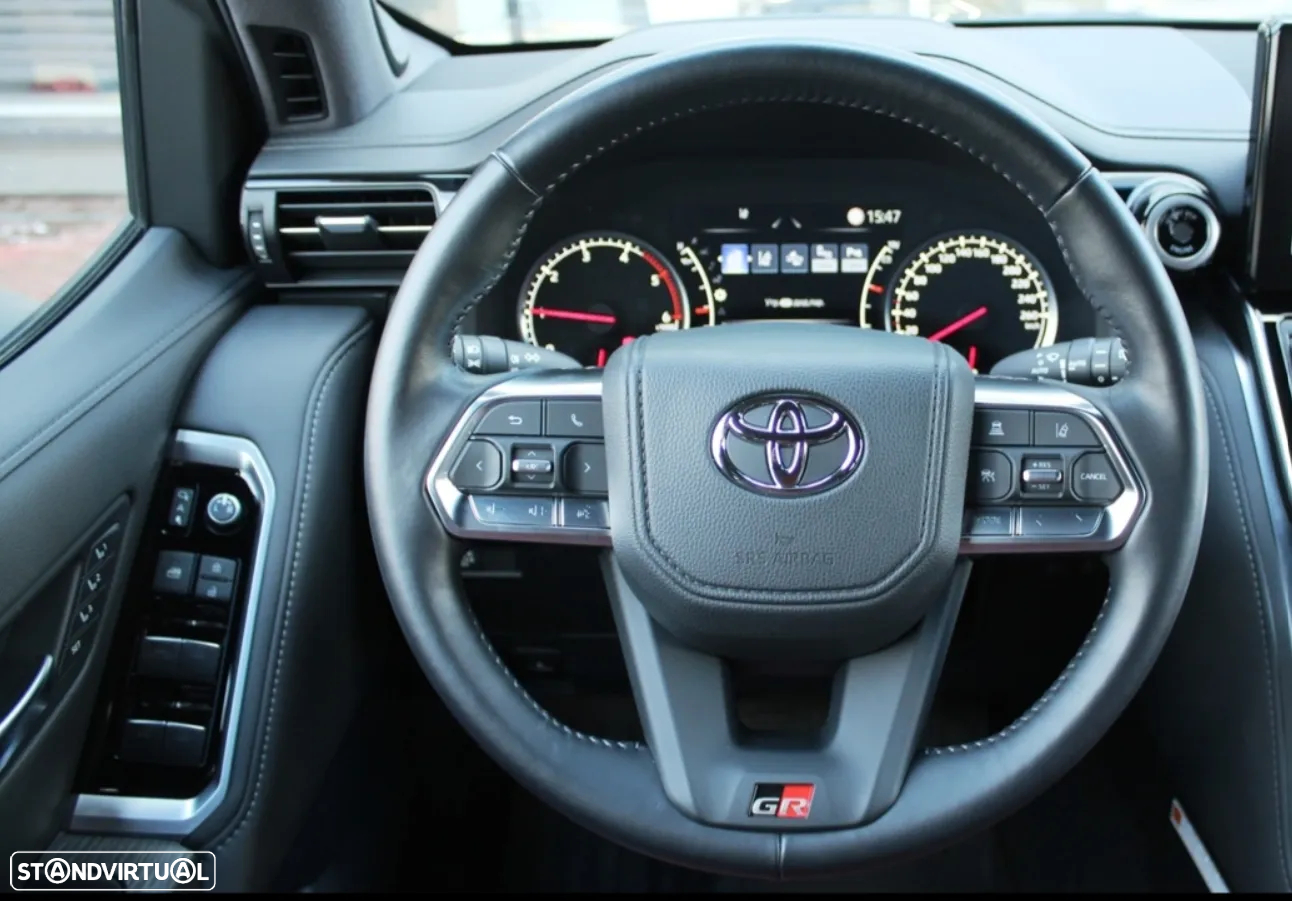 Toyota Land Cruiser - 11