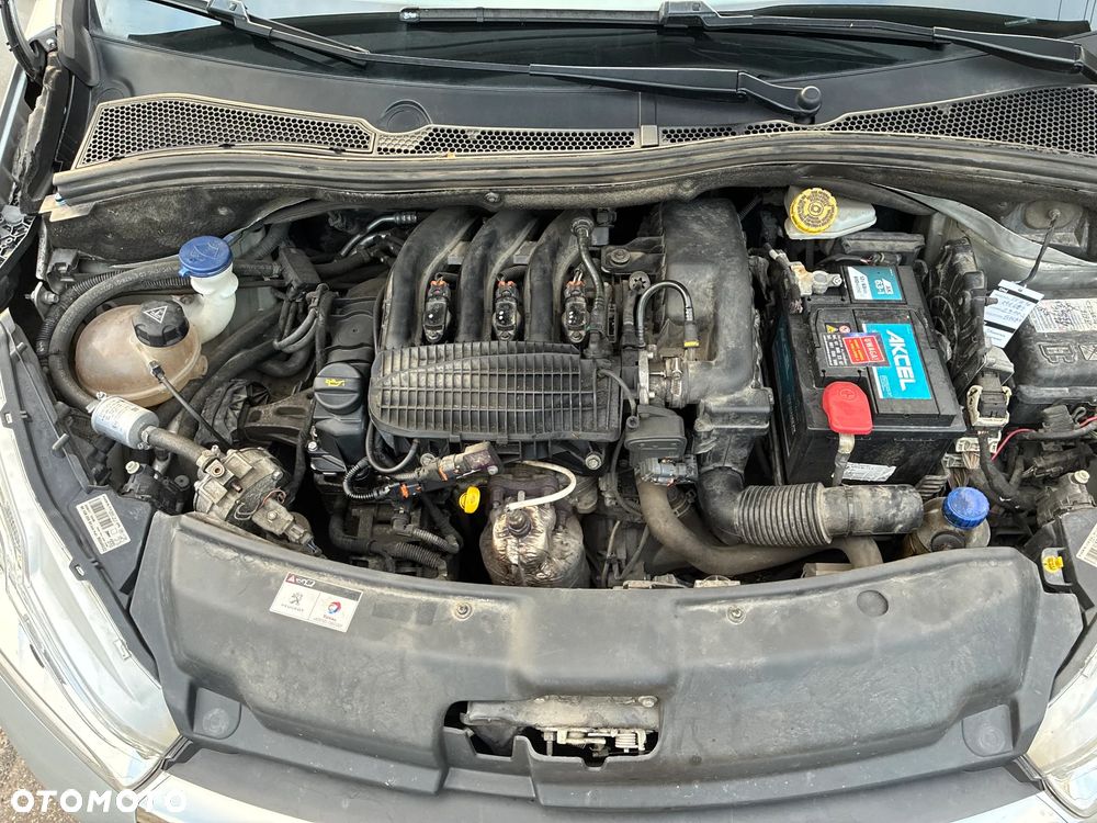 Peugeot 208 - 30