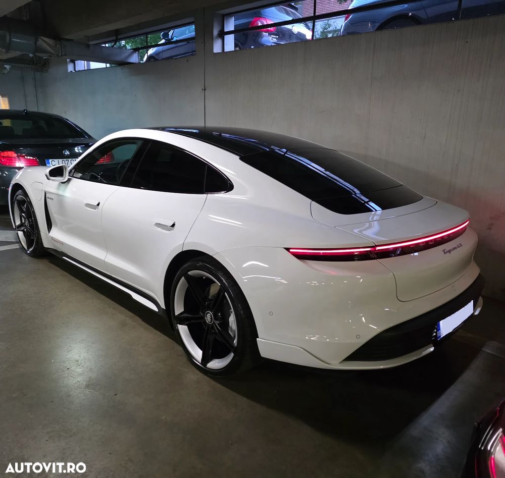 Porsche Taycan - 12