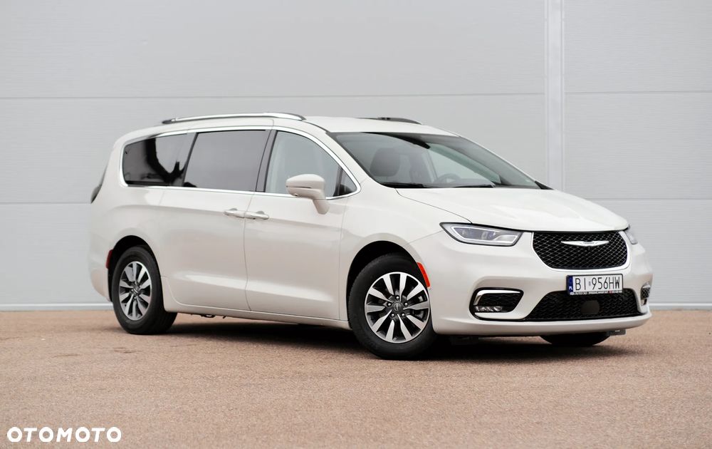 Chrysler Pacifica - 2