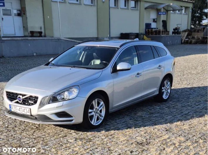 Volvo V60 D5 AWD Geartronic Summum - 2