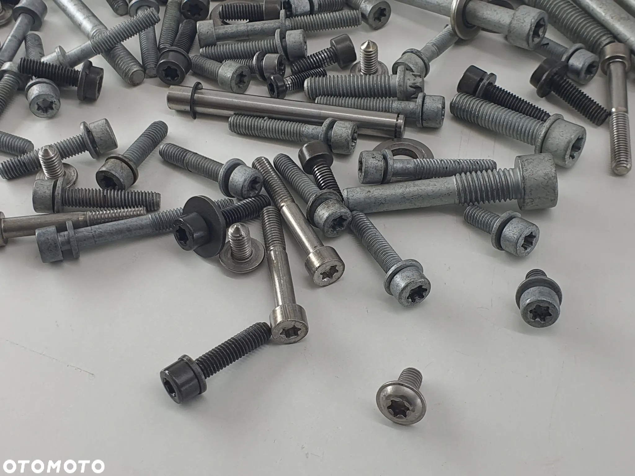 SRUBY SILNIKA SRUBA BMW 1200 R NINE T K21 K23 K25 NINET BMW GS K25 - 2