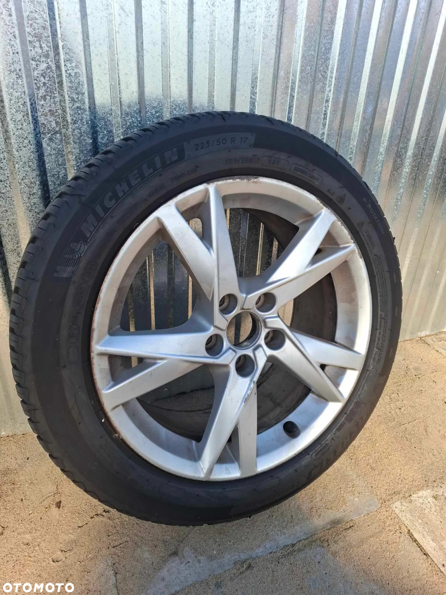 FELGA ALUMINIOWA Z OPONĄ 17" AUDI A4 B9 8W0 8W0601025K 7,5Jx 17H2 ET38 - 3