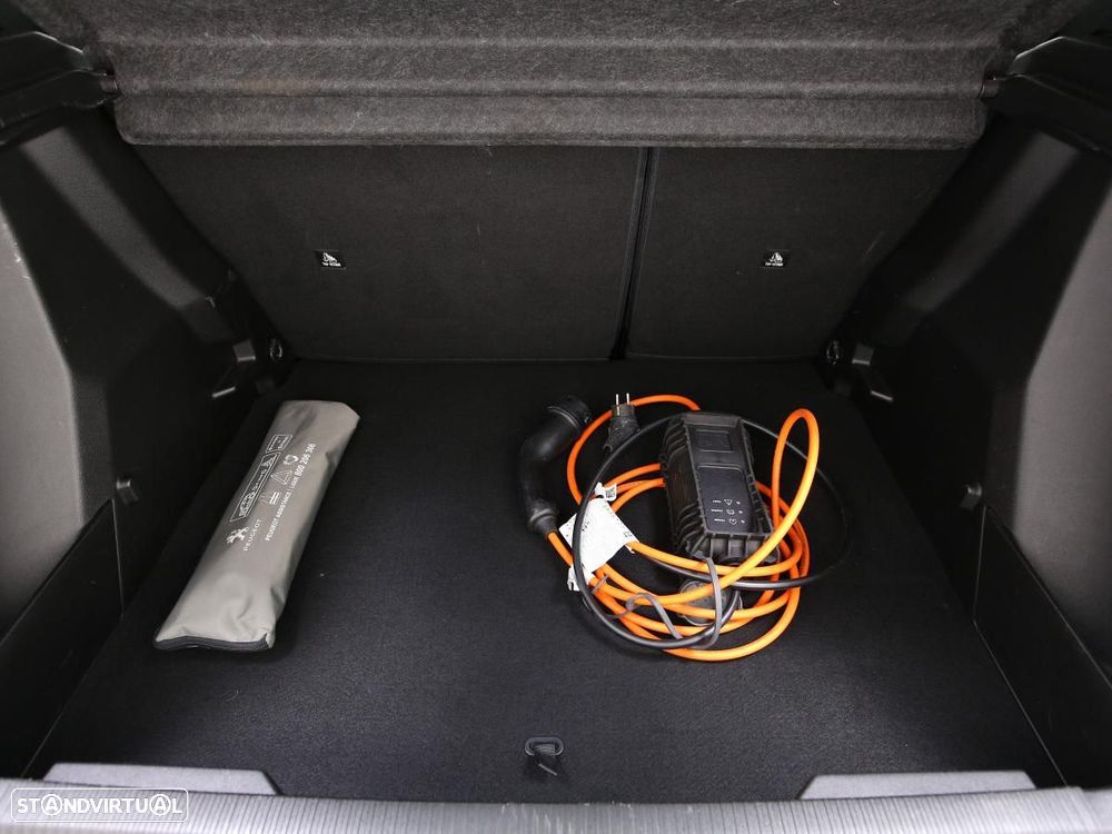 Peugeot e-2008 50 kWh Active - 13