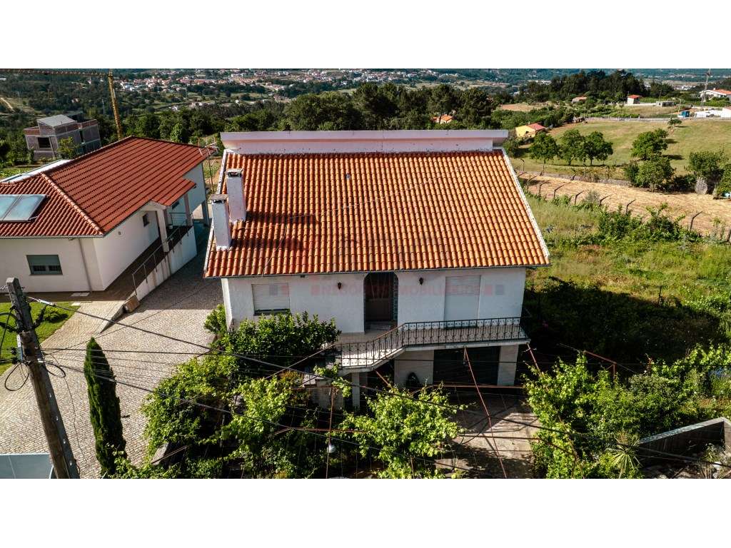 Moradia T4 com Aquecimento Central e 3.000 m² de Terreno Urbanizáve... - Grande imagem: 2/60