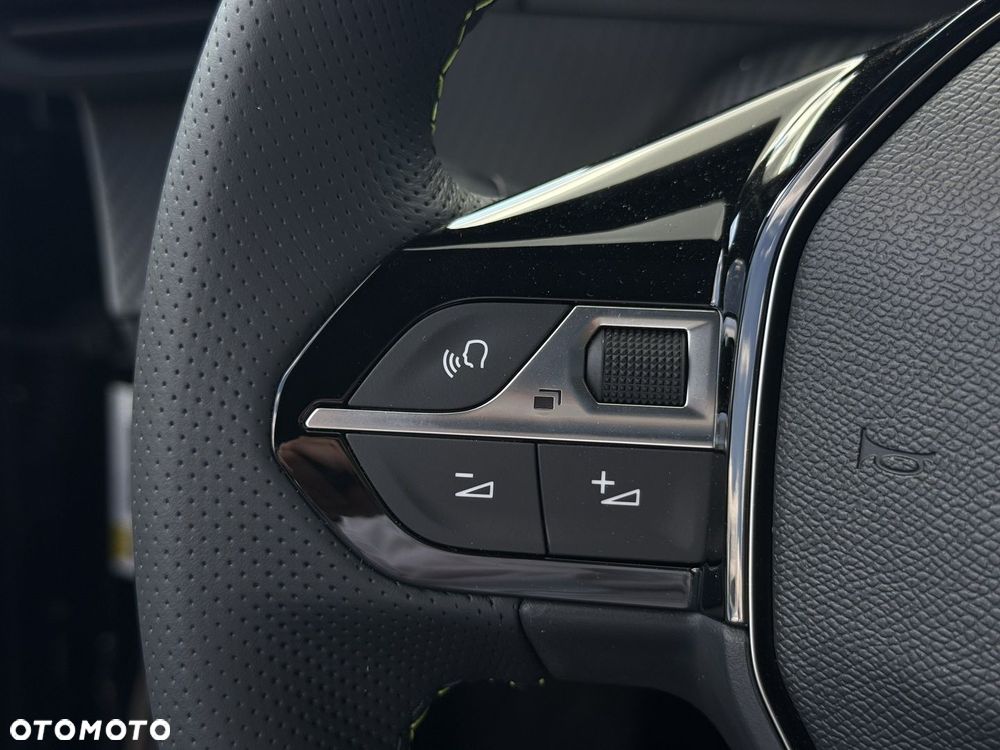 Peugeot 2008 PureTech mHEV GT E-DCS6 - 24
