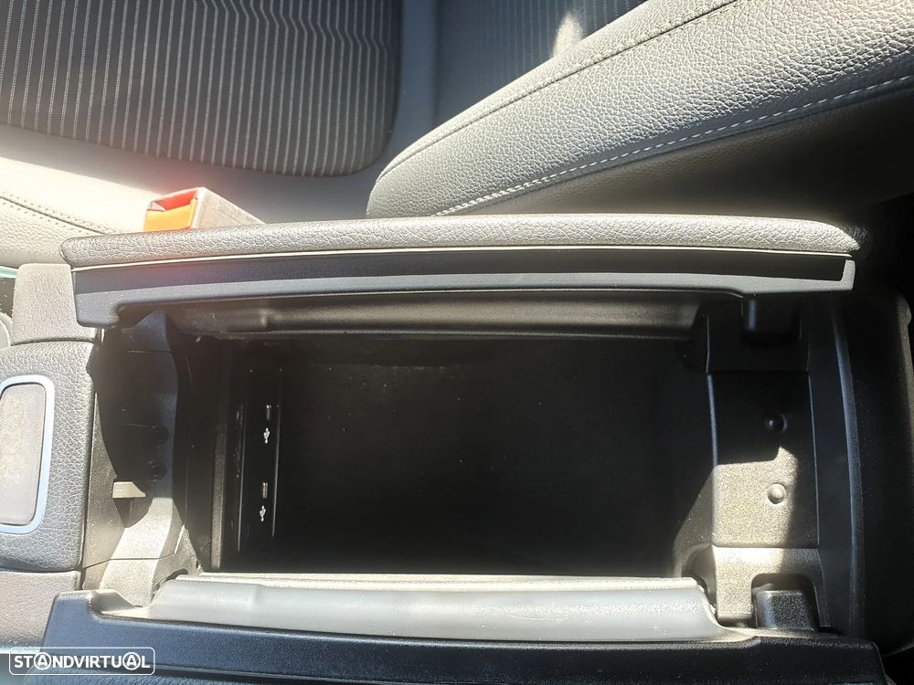 Mercedes-Benz CLA 180 d Progressive - 27
