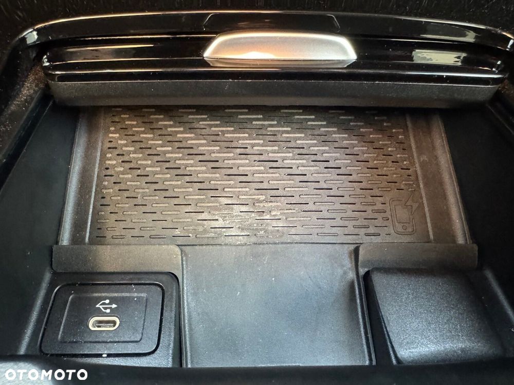 Mercedes-Benz GLB - 29