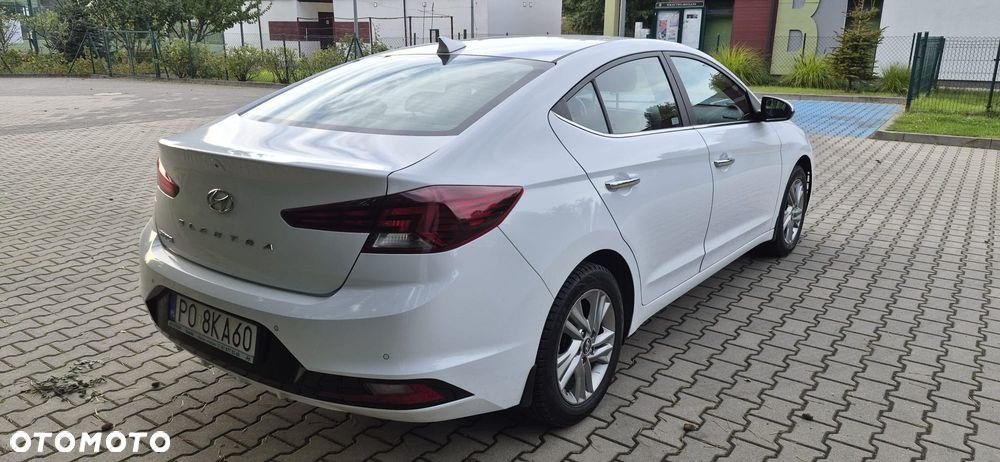 Hyundai Elantra 1.6 Comfort Premiere - 5