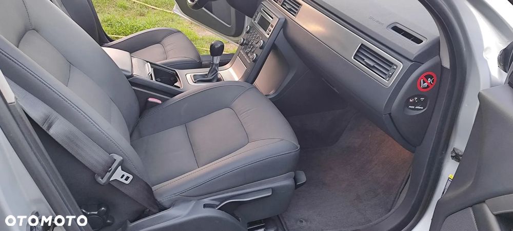 Volvo V70 2.0D Momentum - 13