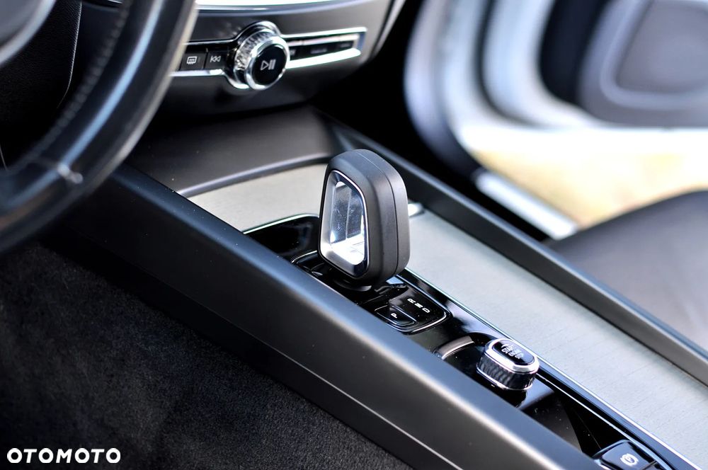 Volvo V60 Cross Country B4 D AWD Plus - 33