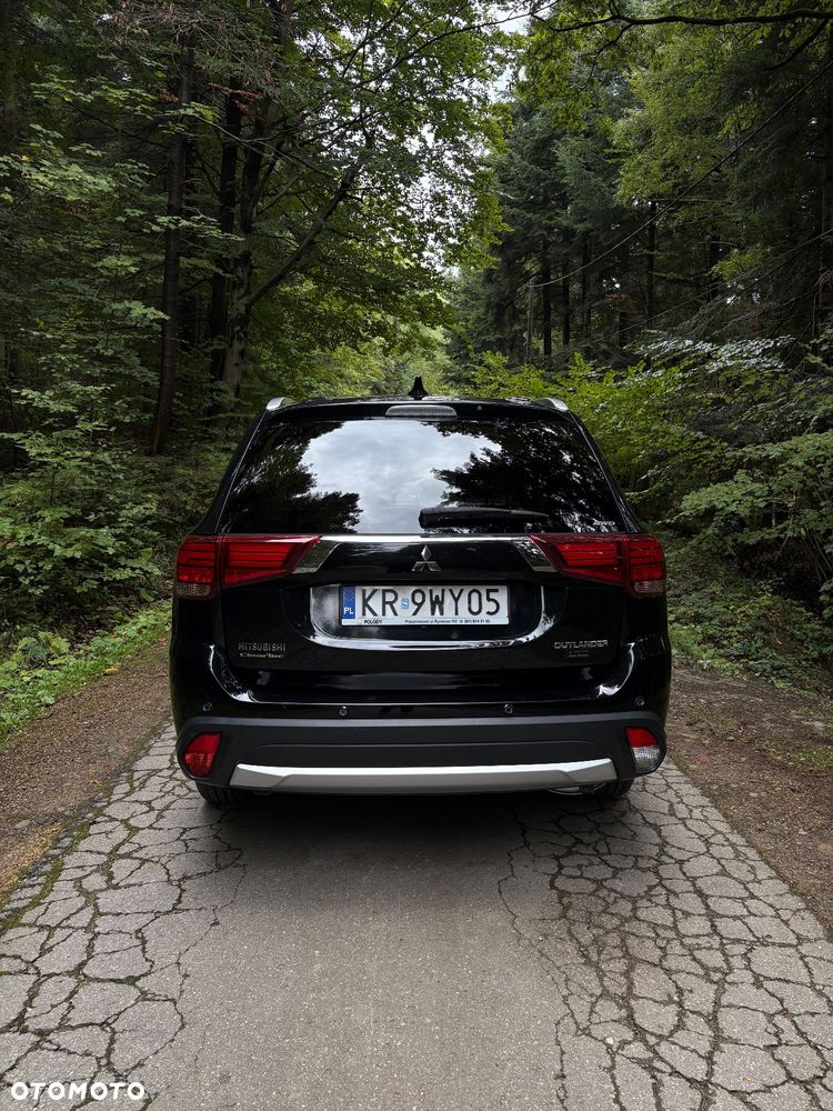 Mitsubishi Outlander 2.0 Instyle + 4WD CVT - 9