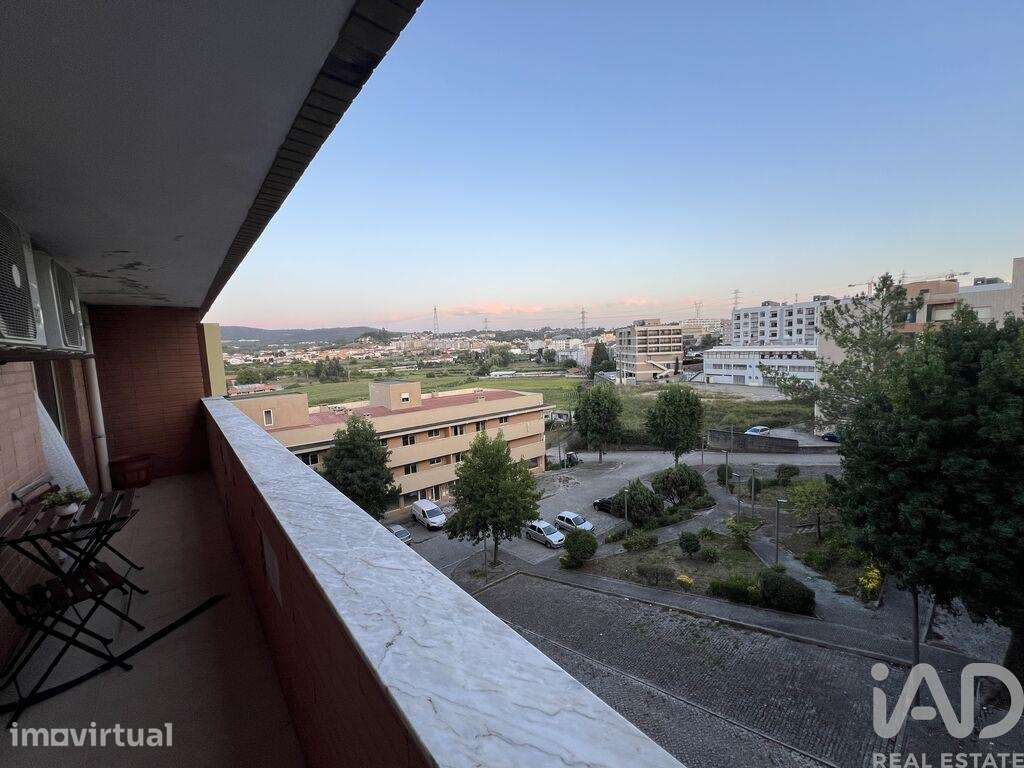 Apartamento T2 em Gandra de 81 m2