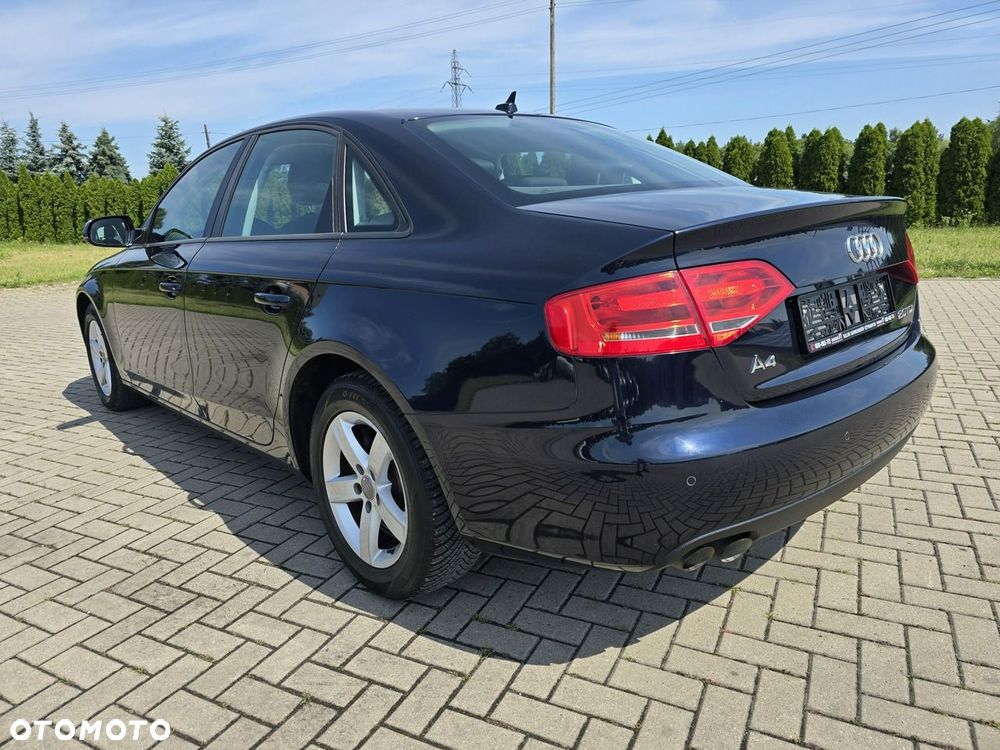 Audi A4 Limousine - 11