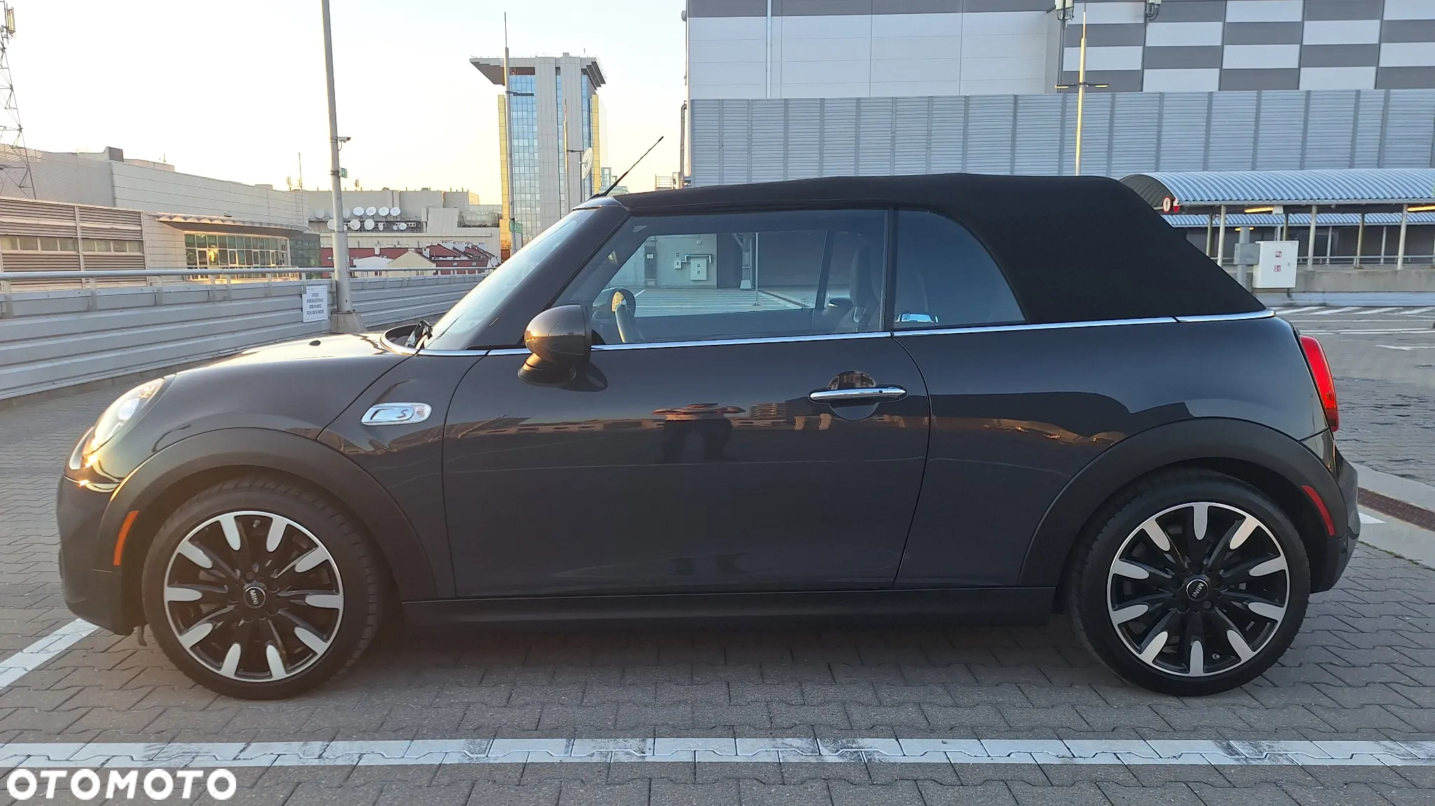 MINI Cooper S Cabrio Sidewalk - 5