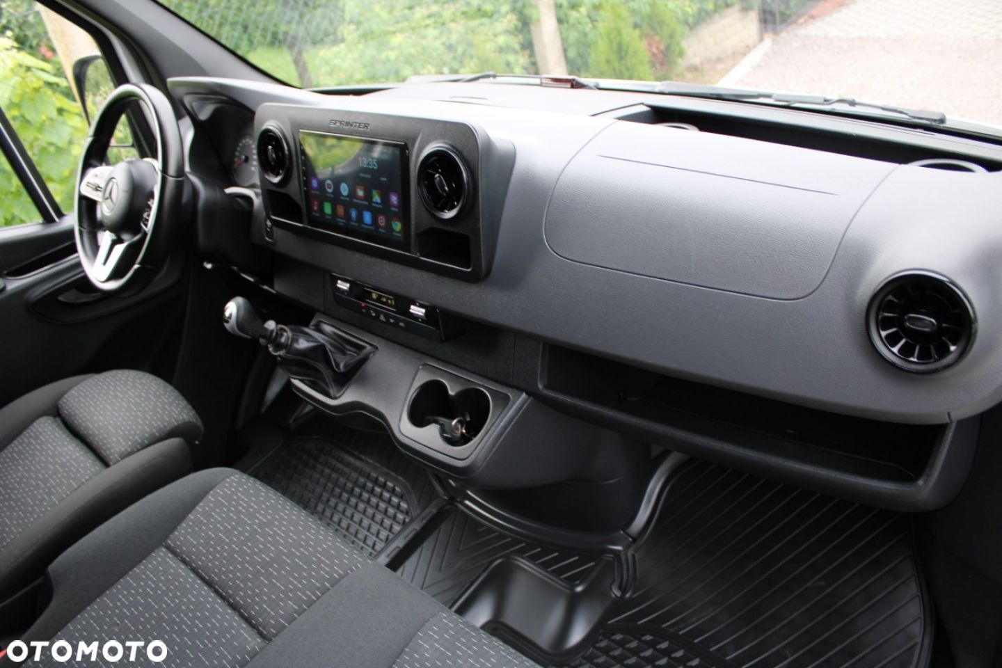 Mercedes-Benz Sprinter - 12