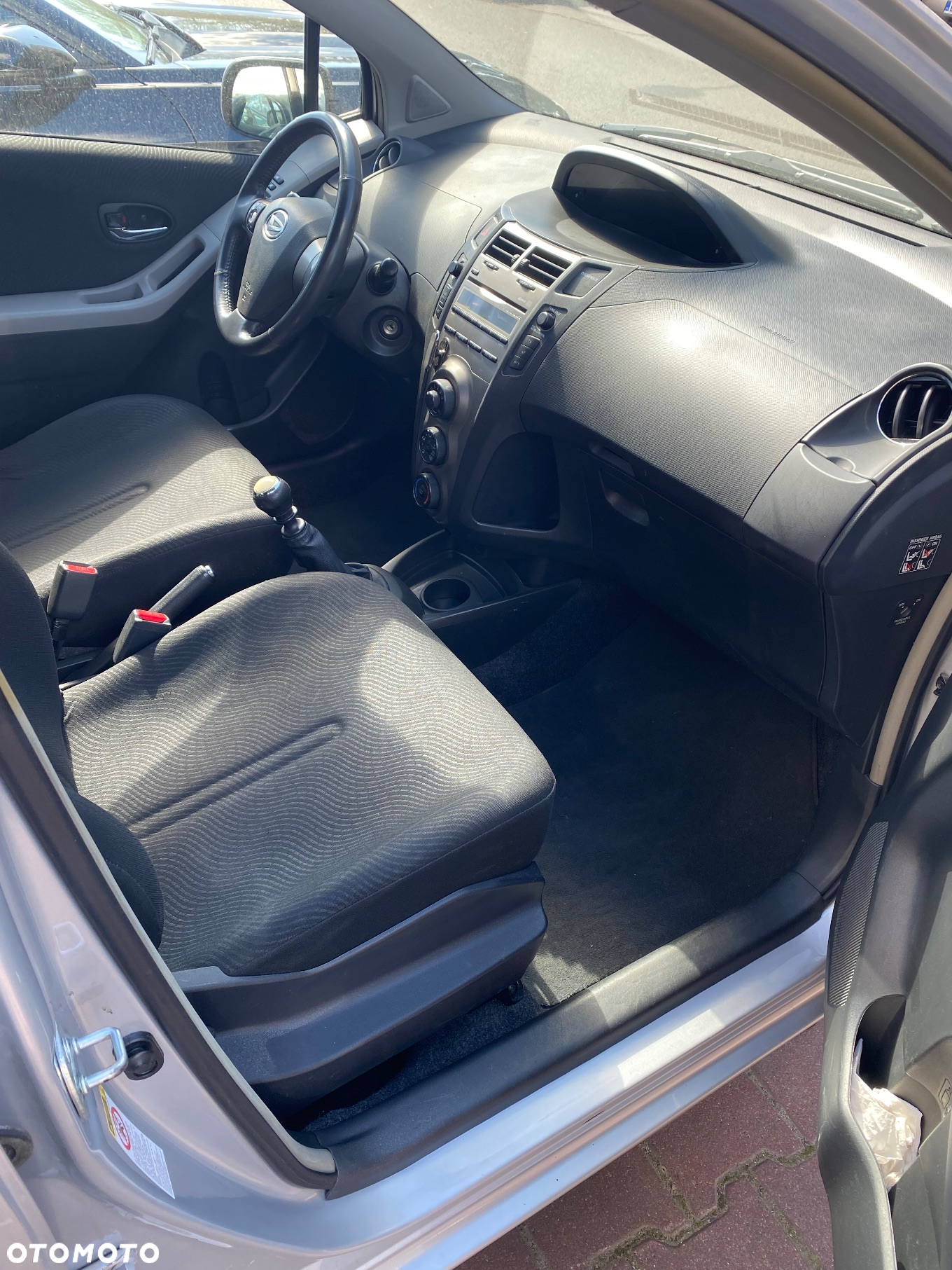 Daihatsu Charade Standard - 23