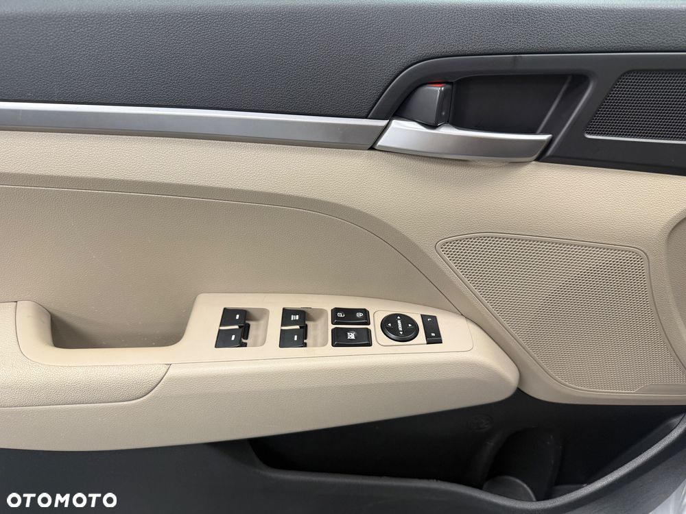 Hyundai Elantra - 15