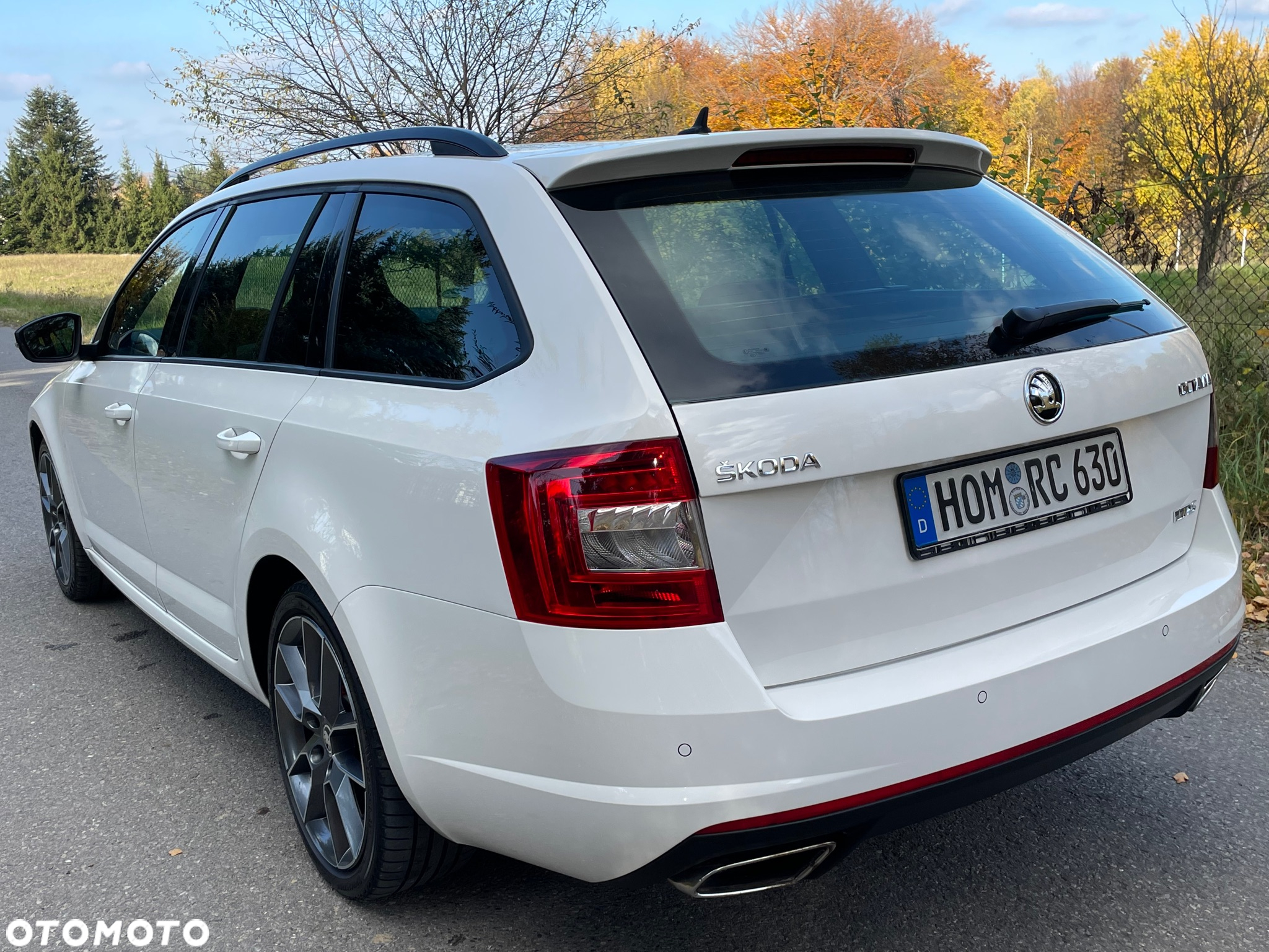 Skoda Octavia Combi 2.0 TDI RS - 25