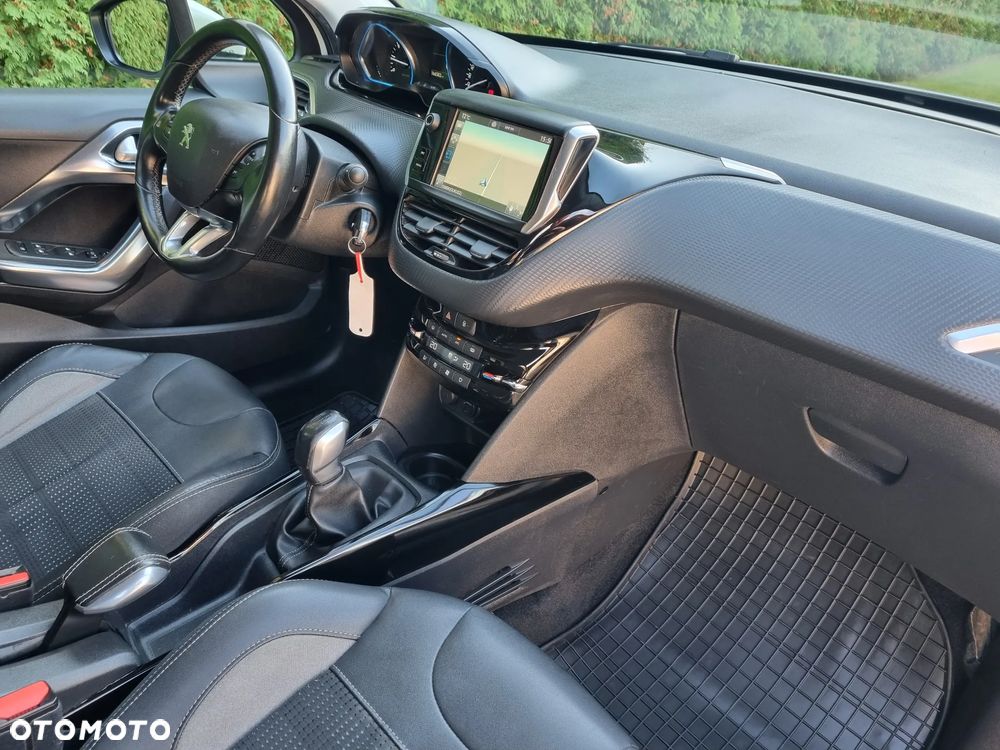 Peugeot 2008 1.2 Pure Tech Allure S&S - 20