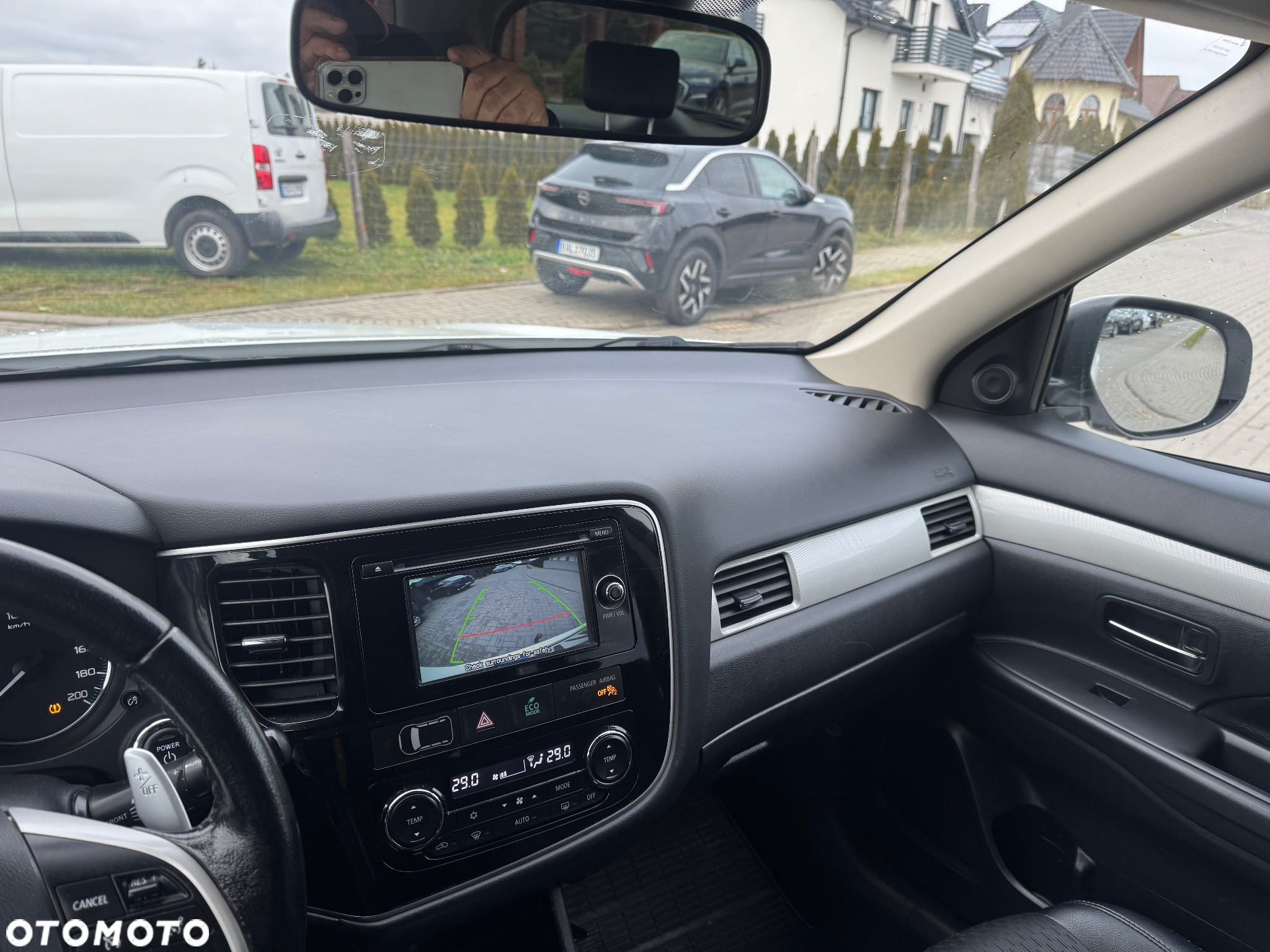 Mitsubishi Outlander 2.0 4WD Plug-In Hybrid - 26