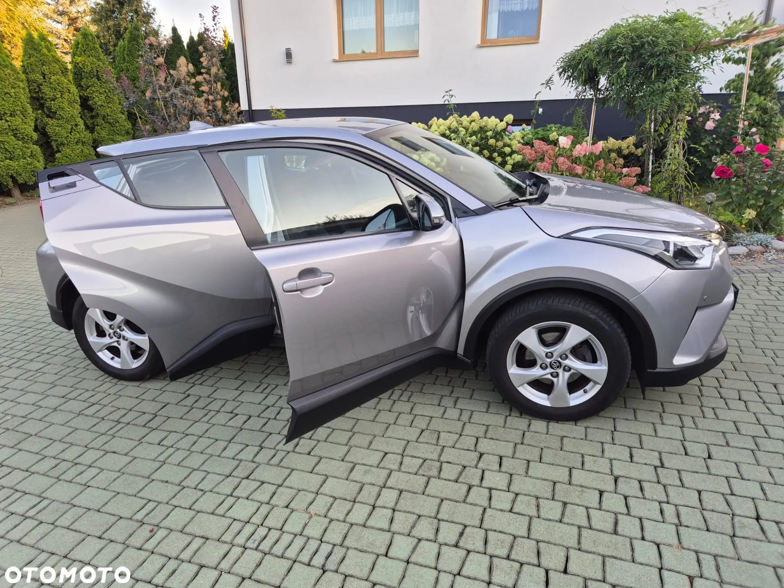 Toyota C-HR 1.2 T Dynamic - 11