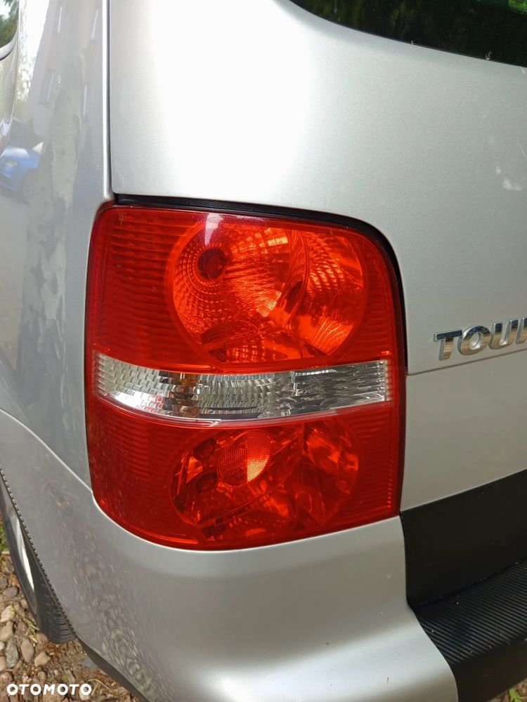 Volkswagen Touran 2.0 TDI Highline - 8