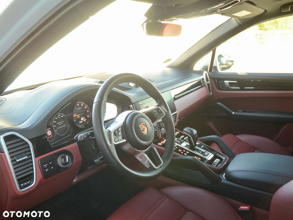 Porsche Cayenne - 25