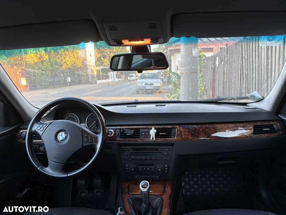 BMW Seria 3 320i - 12