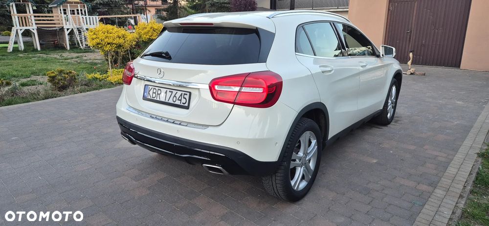 Mercedes-Benz GLA 180 7G-DCT - 4