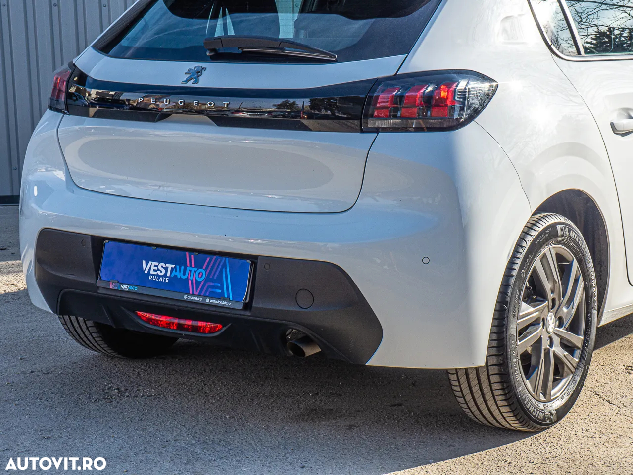 Peugeot 208 PureTech 100 EAT8 Allure - 32