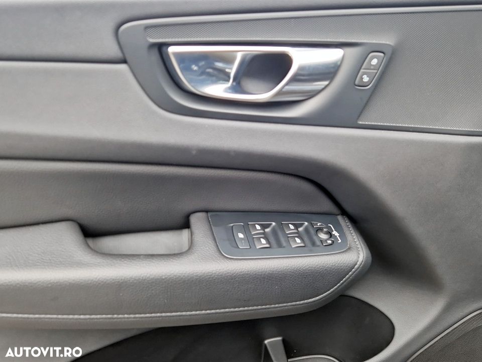 Volvo XC 60 B4 MHEV Momentum - 16