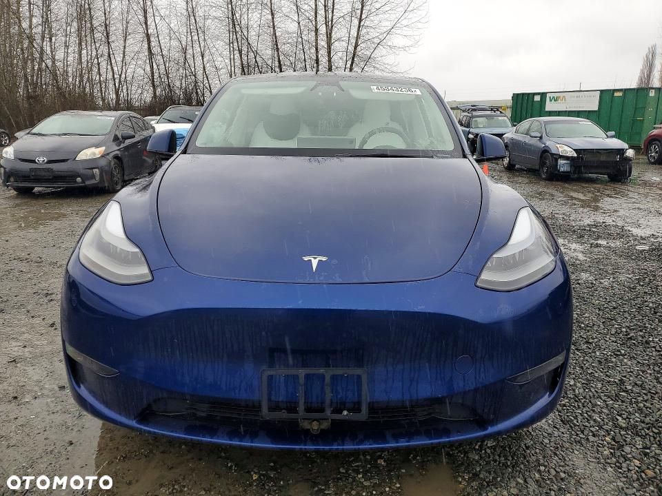 Tesla Model Y - 23
