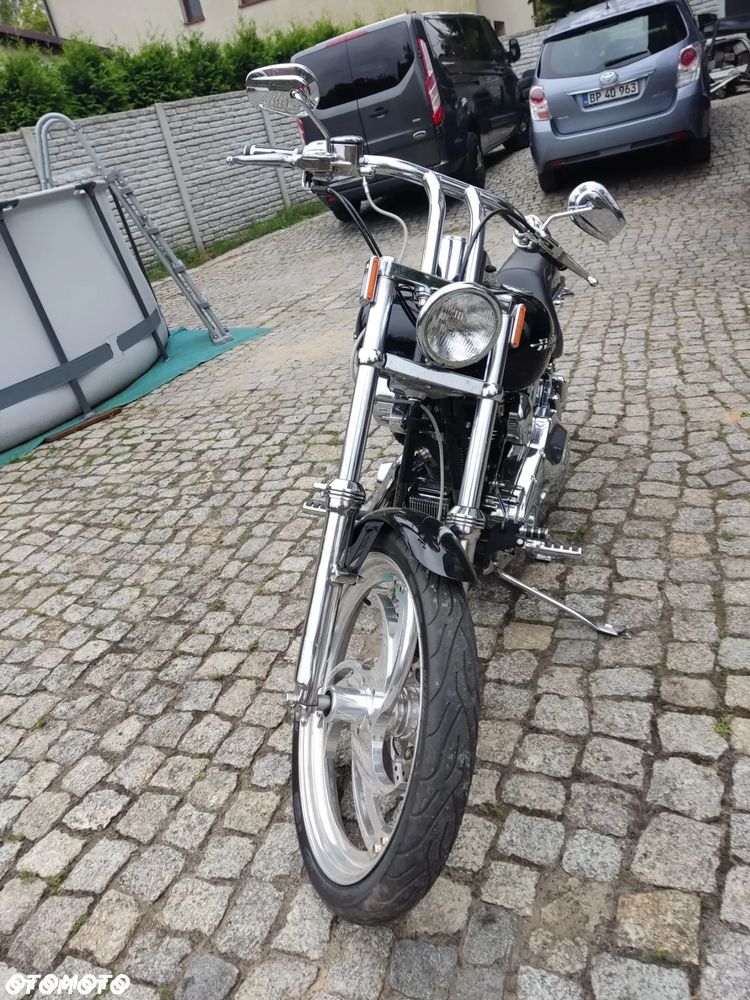 Harley-Davidson Softail Custom - 2