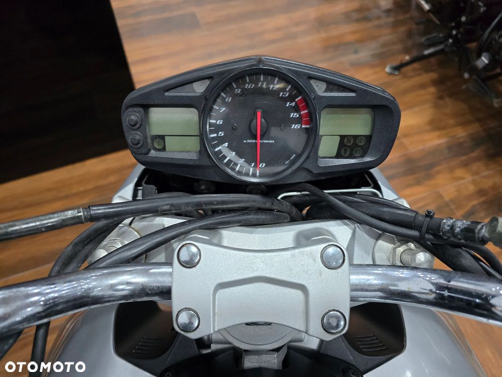 Suzuki GSR - 17