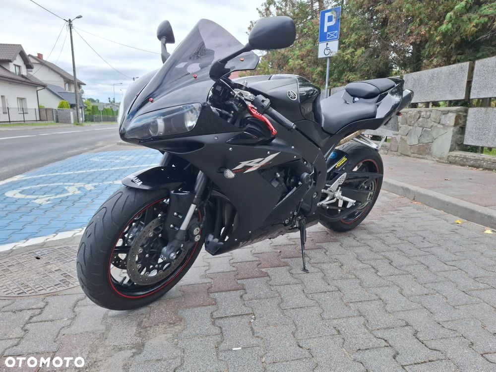 Yamaha R1 - 1