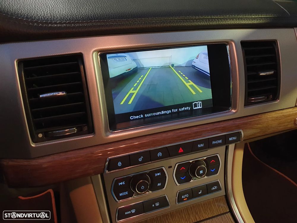 Jaguar XF Sportbrake 2.2 D Premium Luxury - 10