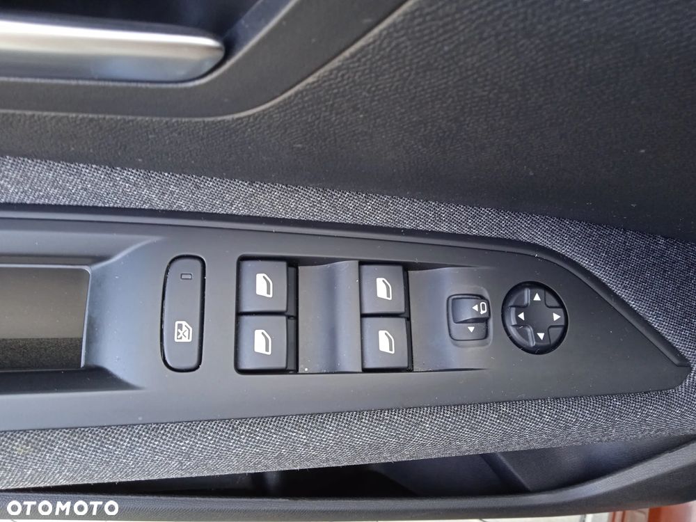 Peugeot 3008 1.2 PureTech Allure S&S - 19