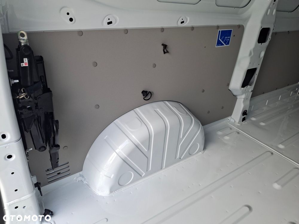 Volkswagen Transporter - 30