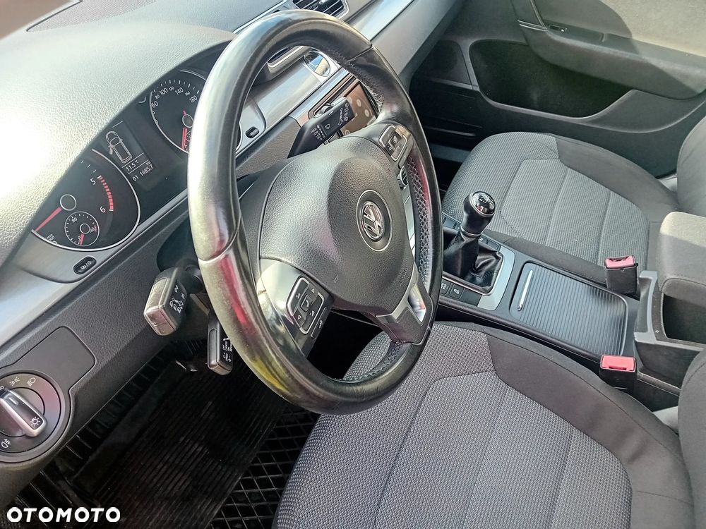 Volkswagen Passat 1.6 TDI Comfortline - 8
