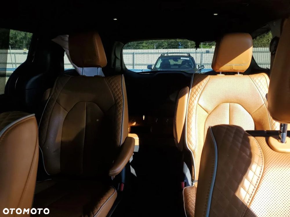 Chrysler Pacifica - 8