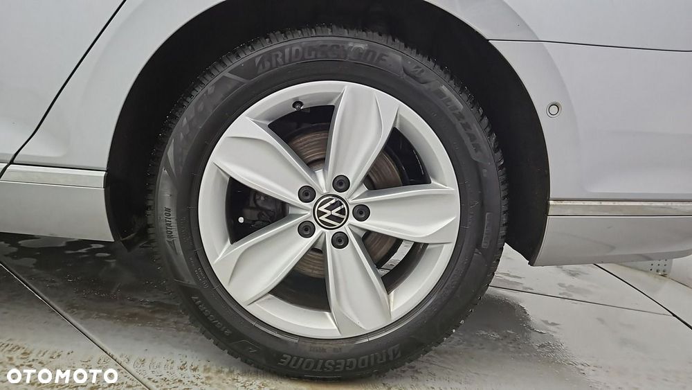 Volkswagen Passat Variant 2.0 TDI Elegance DSG - 23