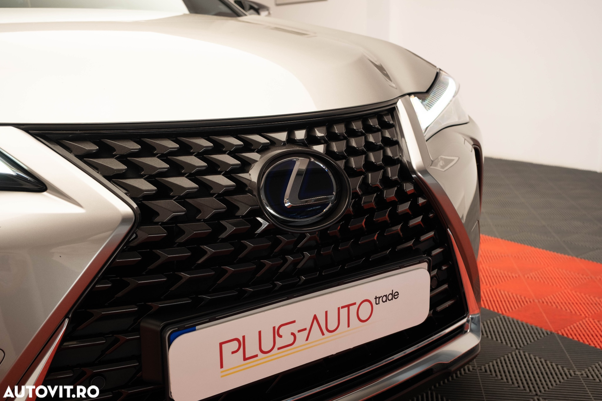 Lexus UX 250h FWD Executive - 5