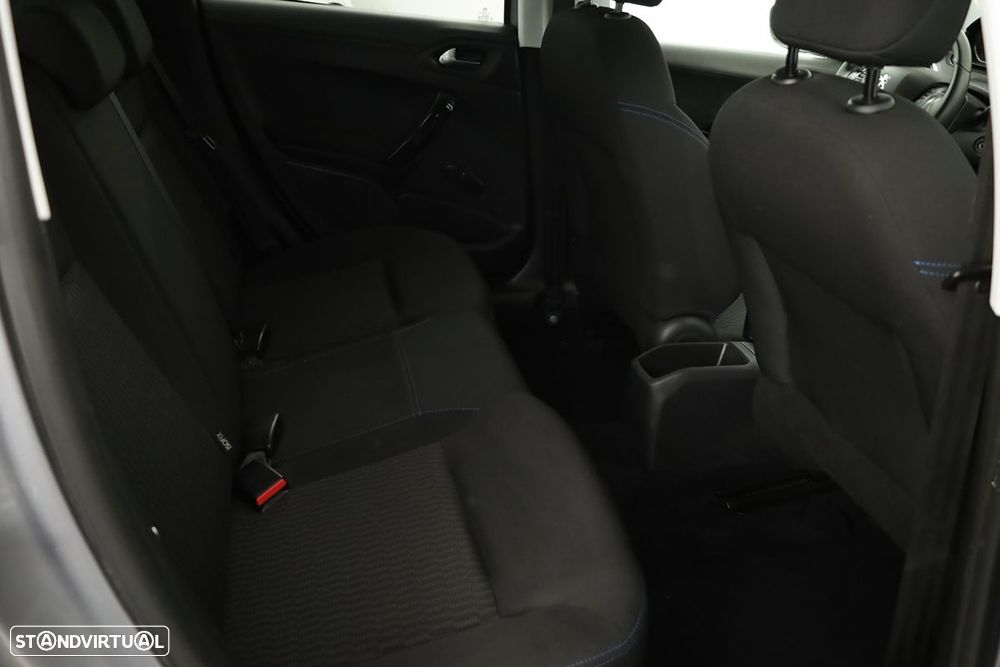Peugeot 208 1.2 PureTech Signature - 24